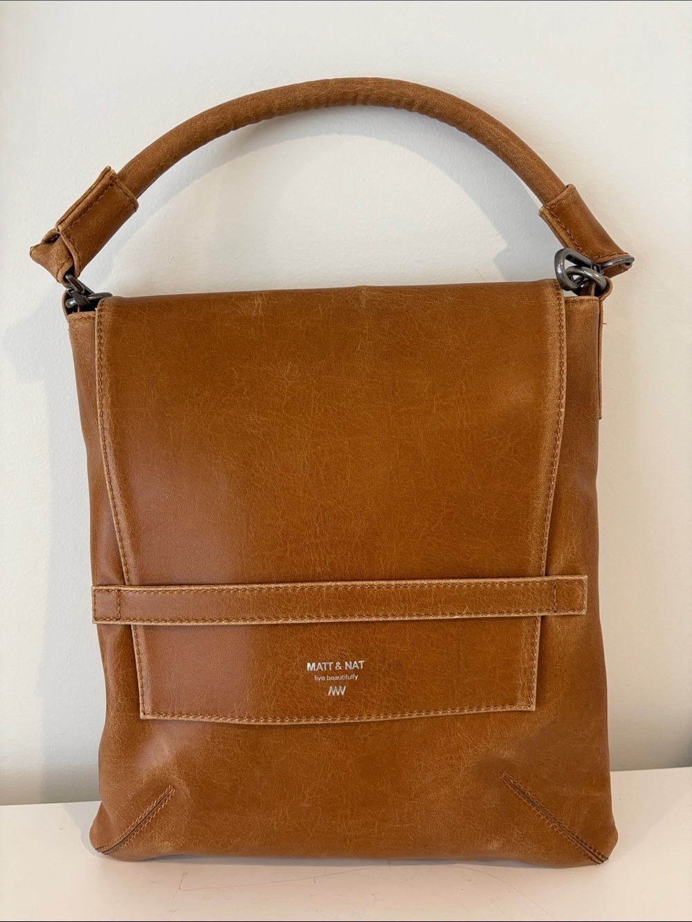 MATT & NAT envelope messenger bag satchel faux leather tan caramel colour - Picture 3 of 17